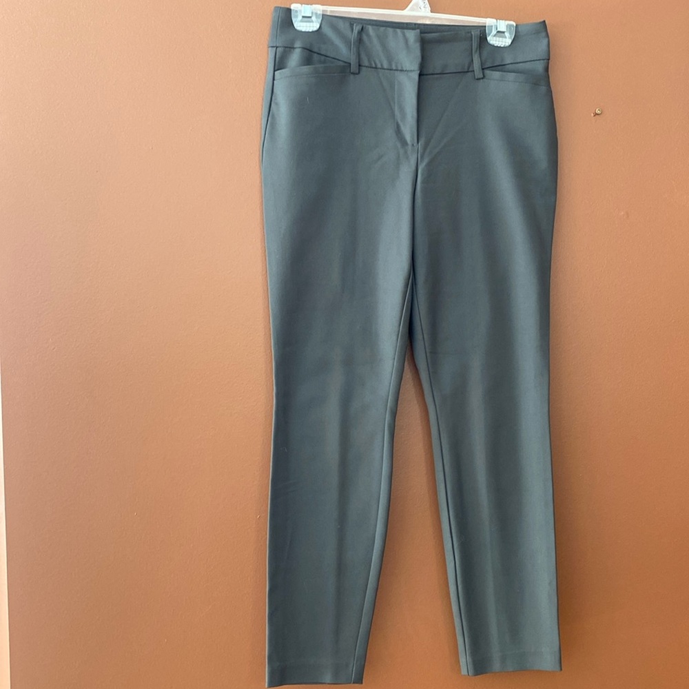 Ricki’s ankle cut dress pants in size 2. Beautiful gray color.